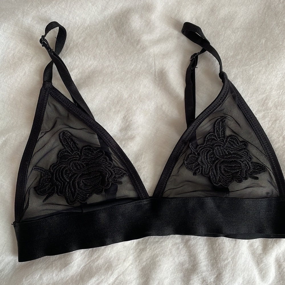 Kimchi Blue Urban Outfitters Black Sheer Triangle Bralette Flower Cover- Medium